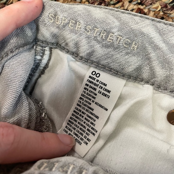 American Eagle Light Gray Jean Shorts, Size 00 - Picture 4 of 4